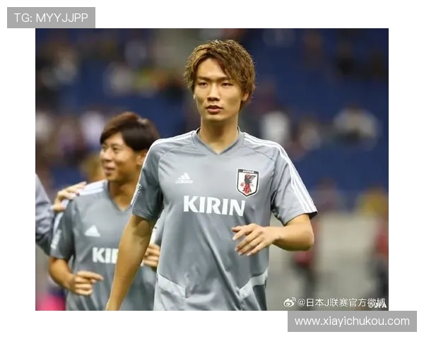 贾府后卫板仓滉震惊于欧冠前一天被通知踢后腰位置